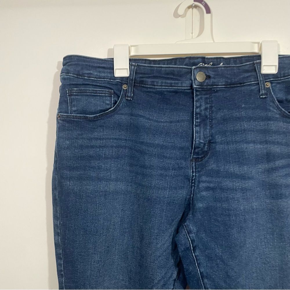 Universal Thread Medium Wash Mid Rise Skinny Jeans - image 3